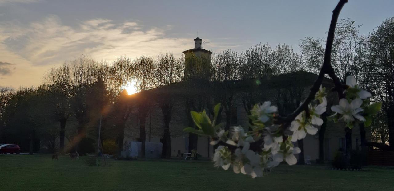 La Torre Di Longara Panzió Calderara di Reno Kültér fotó